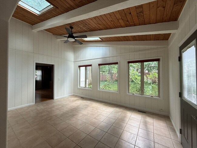 Building Photo - Available now-  4 Bedroom house in O'Fallon
