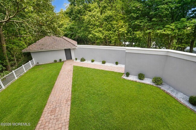Building Photo - 401 Overlook Dr