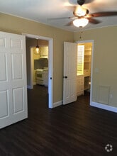 Building Photo - 2241 W Pensacola St