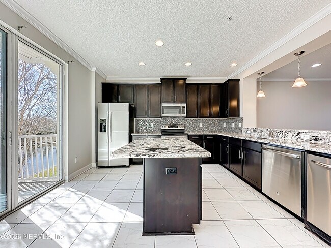 Building Photo - 4320 Ellipse Dr