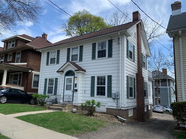 Building Photo - 143 Lathrop St