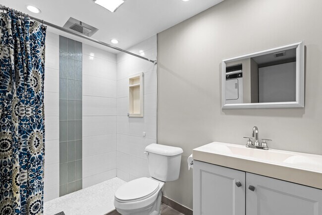 Building Photo - 9270 Vista Del Lago