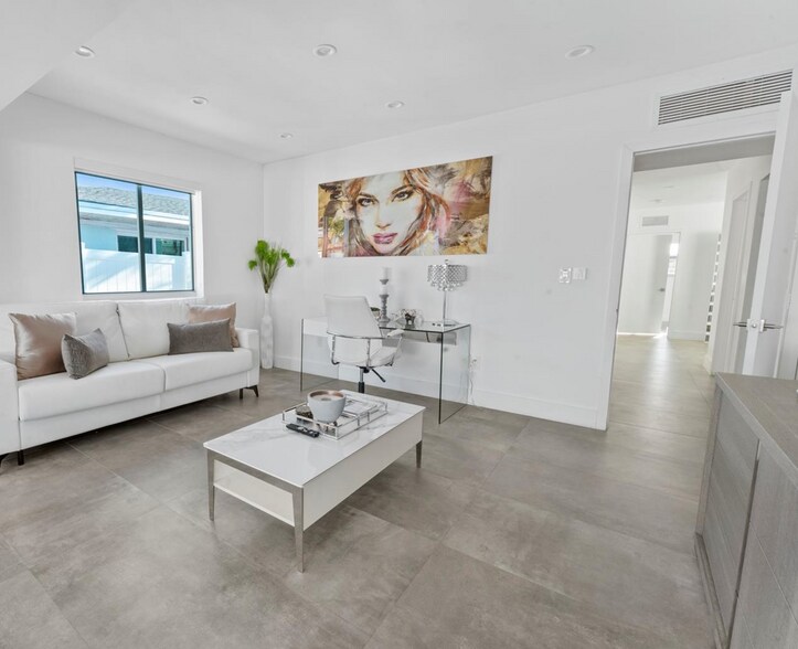 Building Photo - 7610 Bayside Ln