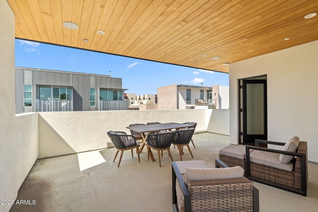 Building Photo - 6916 E 2nd St