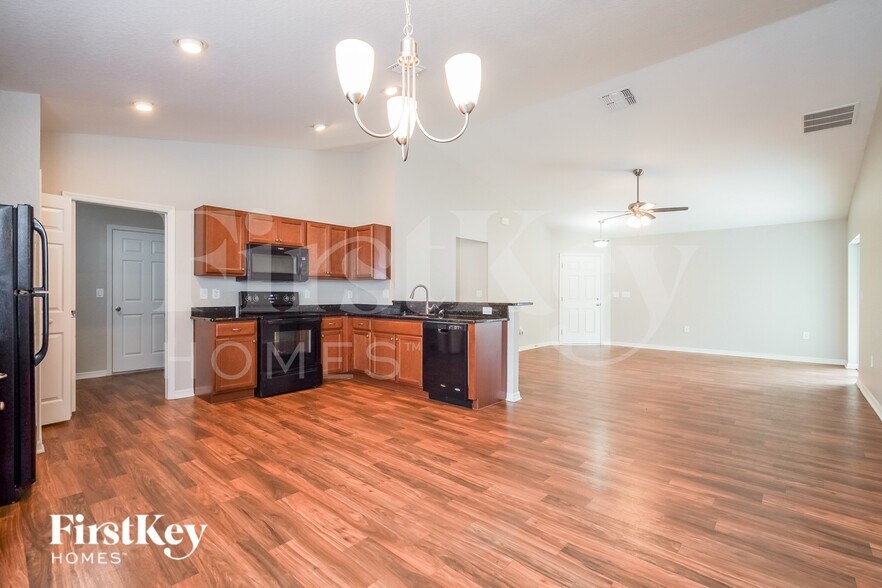 Building Photo - 881 Greenshank Dr