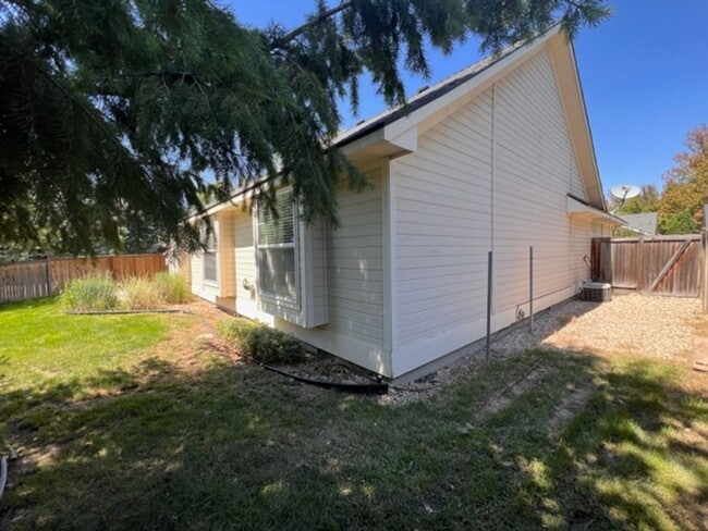 Building Photo - 5774 Parchment~Gorgeous Bristol Heights Home w/ Hardwood & Custom Cabinetry!