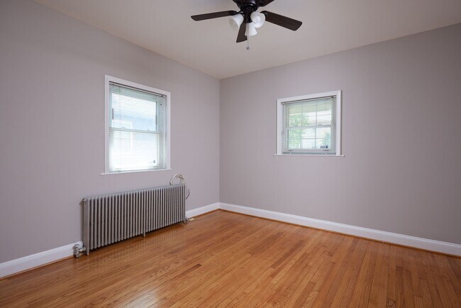 Building Photo - Charming 3BR/2BADetached Bungalow Blocks to the Arboretum is Move-in Ready!