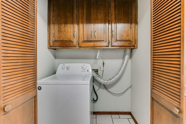 Building Photo - 1204 N Crawford Ave