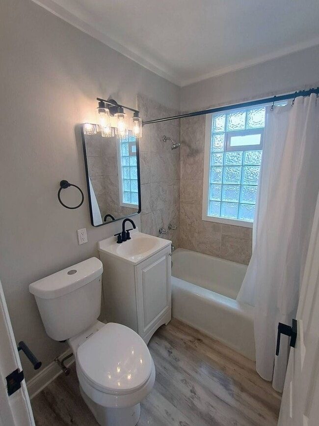 Building Photo - Single Family Home Available