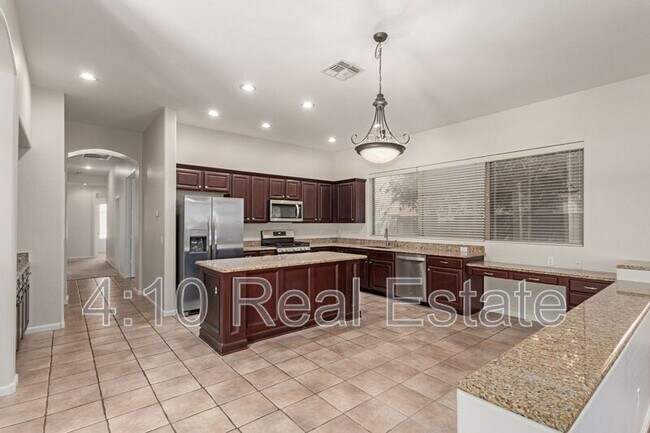 Building Photo - 463 W Canary Way