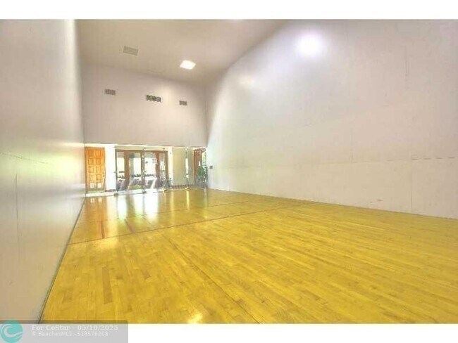 Building Photo - 4808 N State Rd 7