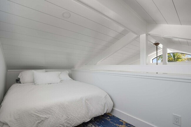 Building Photo - 19471 Harbor Rd S