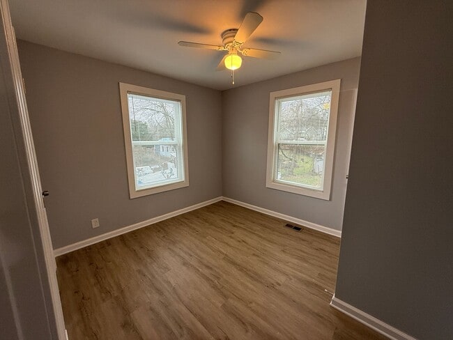 Building Photo - Great Rossville Home