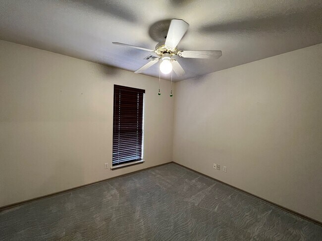 Building Photo - 1301 Copperfield Dr