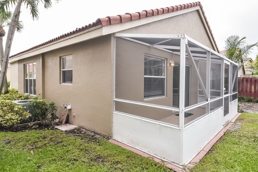 Building Photo - 23333 Sunview Way