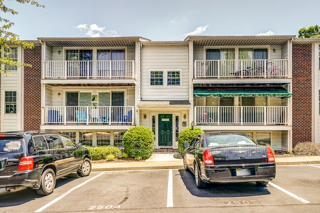 Building Photo - 7600 Roscommon Ct