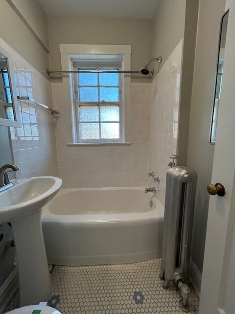 Building Photo - 1601 W Thome Ave