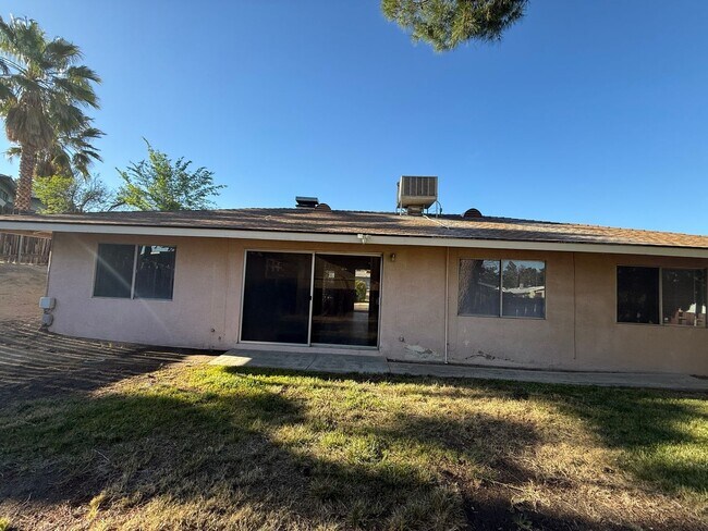 Building Photo - Victorville Green Tree Home- Refurbished 4 Bedrooms, 2 Bathrooms, New Paint,