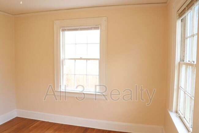 Building Photo - 2320 McCarter Ave