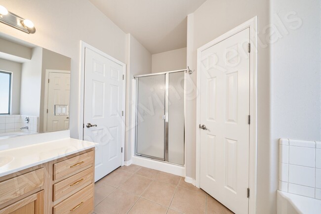 Building Photo - 2085 Alan Ladd Dr