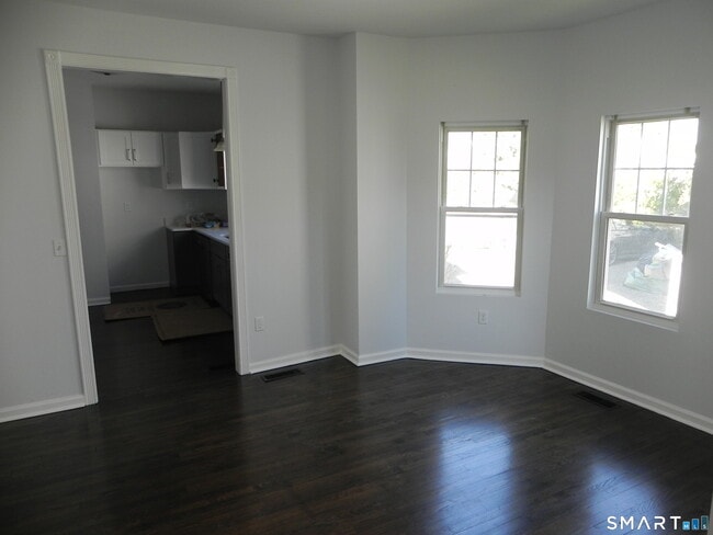 Building Photo - 10 Hawkins Ave