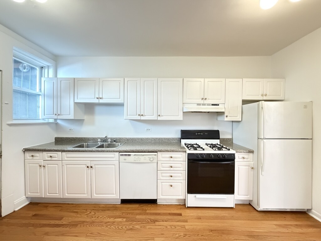 Building Photo - 4407 N Paulina St