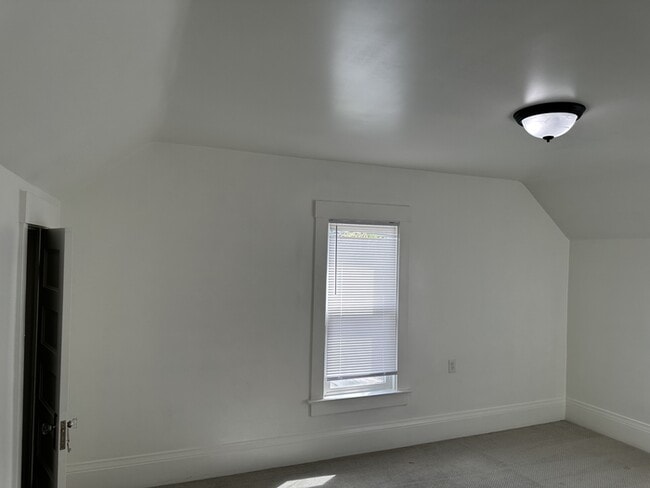 Building Photo - Ceres 3 bed 2 bath 2 story home