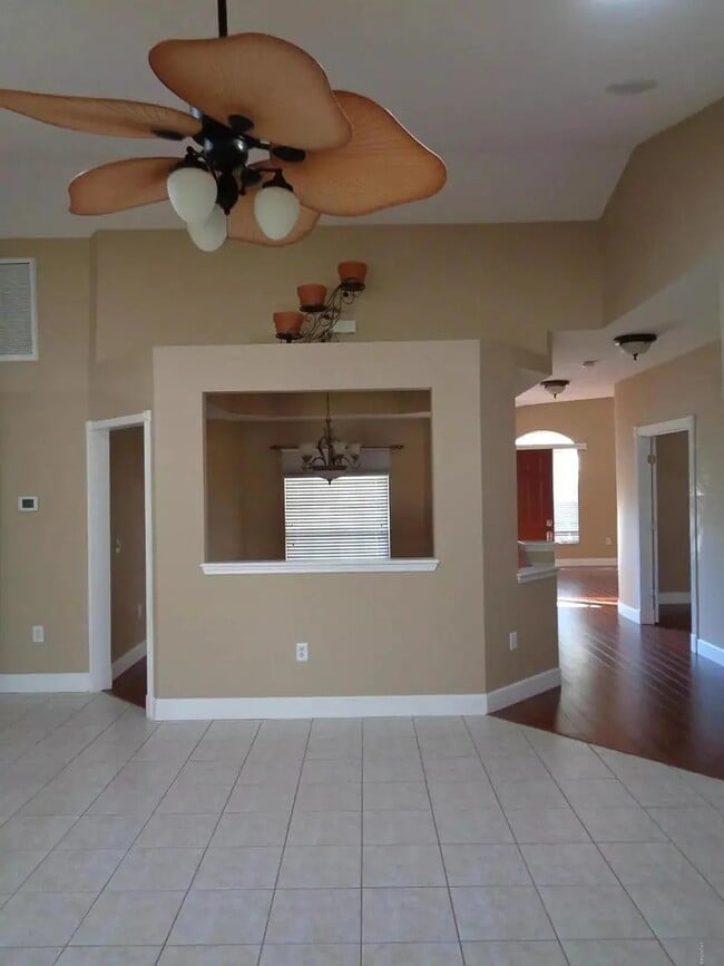 Building Photo - 1358 Sanibel Ln