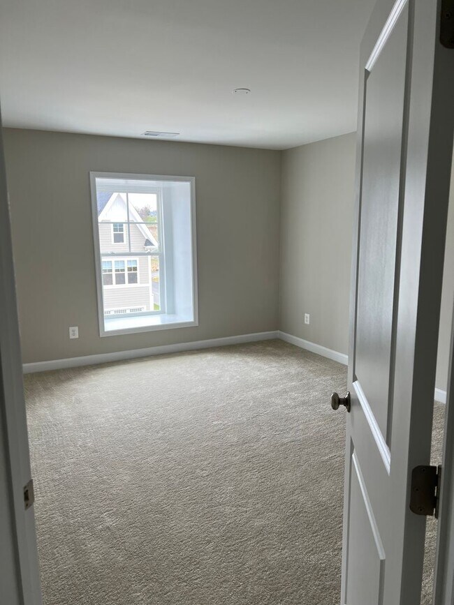 Building Photo - Townhouse for Rent in Preston Lake  *****F...