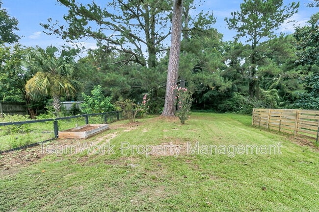 Building Photo - 1752 Skinner Ave