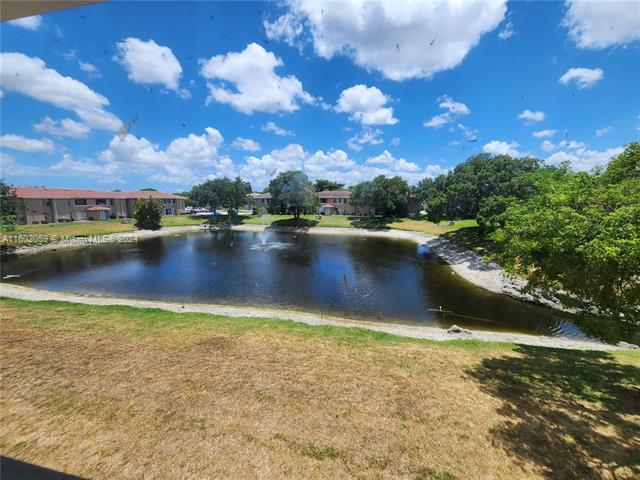 Building Photo - 9962 Twin Lakes Dr