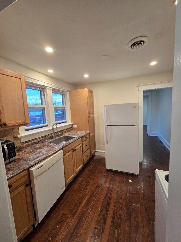 Building Photo - 34 Hessian Ave