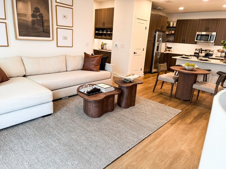 Building Photo - Cantara at Legacy Pointe