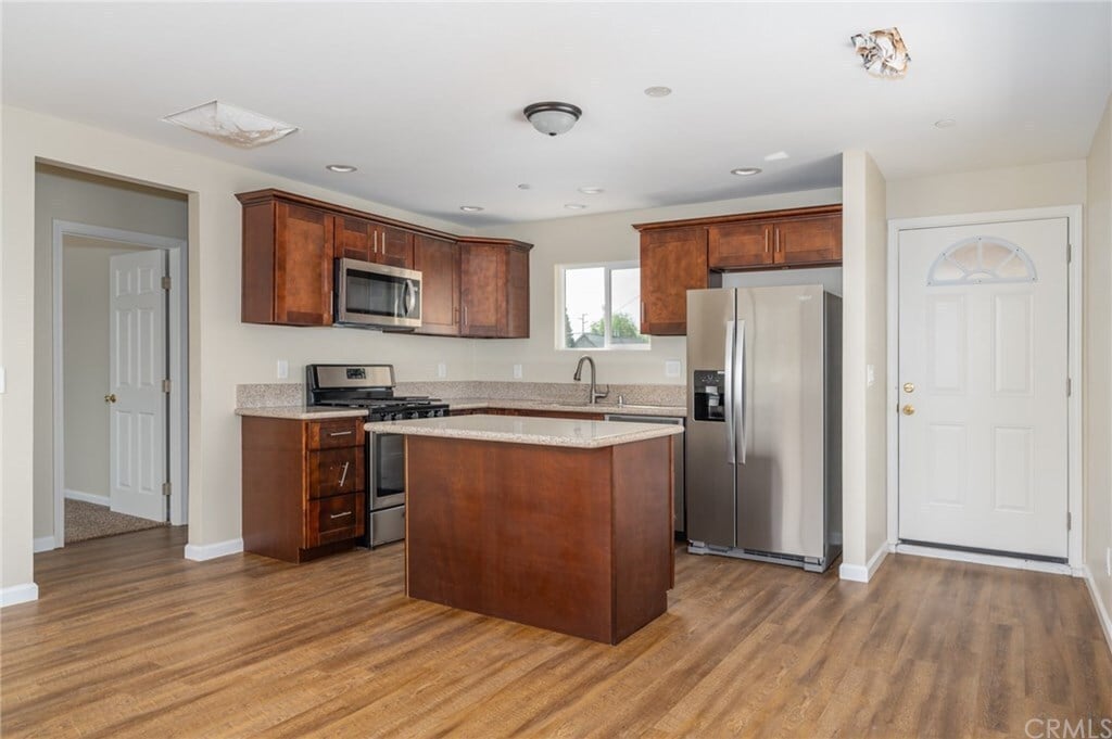 Building Photo - 924 Columbia St