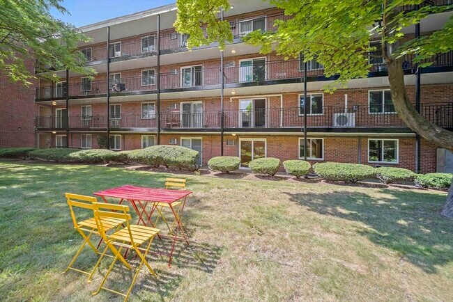 Building Photo - 50 Green St