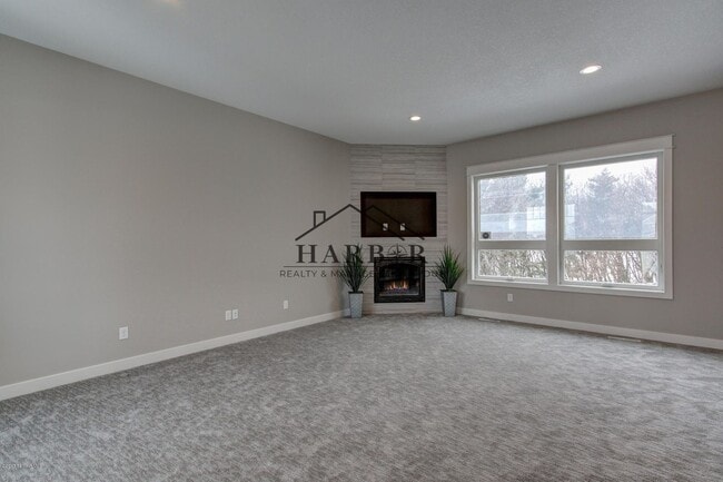 Building Photo - 2049 Kerry Dr NE