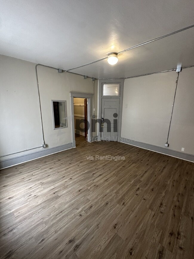 Building Photo - 601 1/2 Monroe Avenue