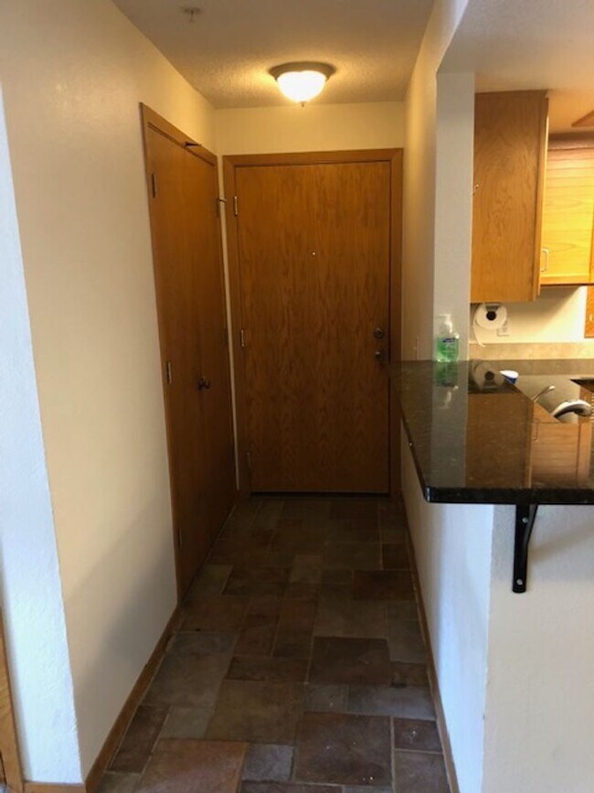 Building Photo - Furnished or Unfurnished One Bedroom / One Bath Apartment in Central Boulder
