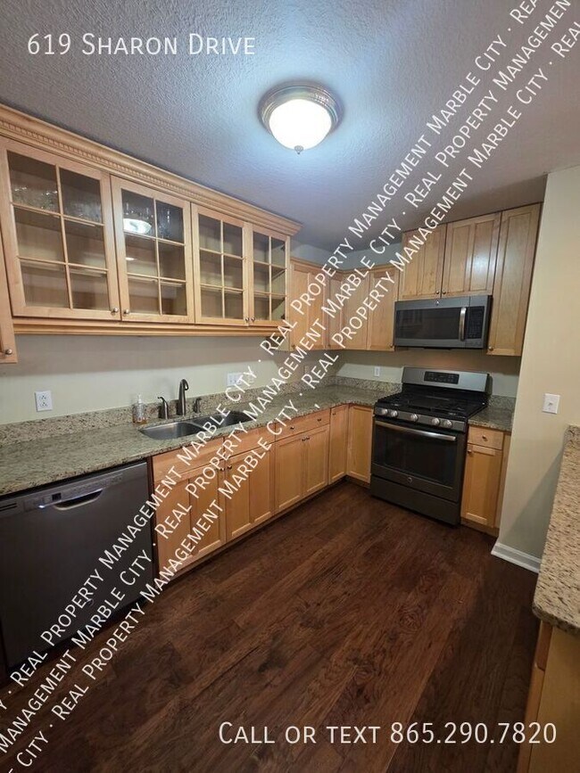 Building Photo - 619 Sharon Dr