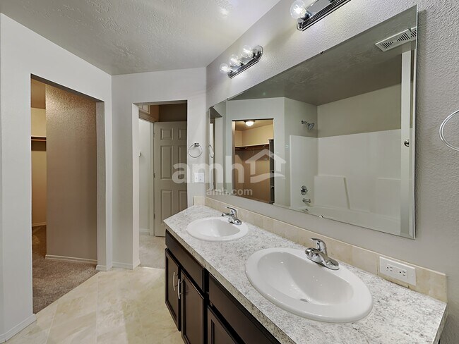 Building Photo - 11934 Edgemoor St