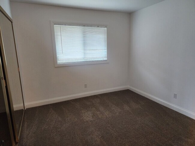 Building Photo - Gorgeous 5 Bedroom in Carmel Mtn Ranch in Gated Community