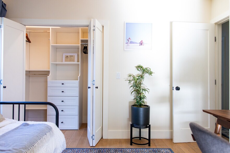 Building Photo - 1911 Rosalia Rd