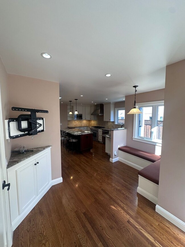 Building Photo - 115 Aster Rd