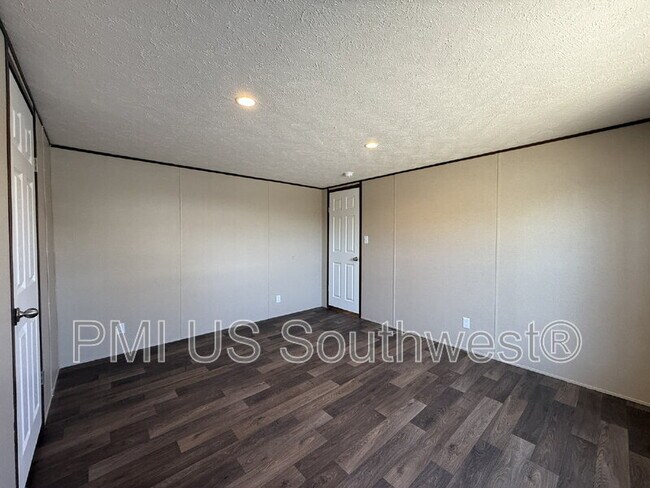 Building Photo - 1866 El Dorado Dr