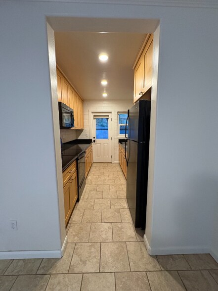 Building Photo - 931 Grand Ave