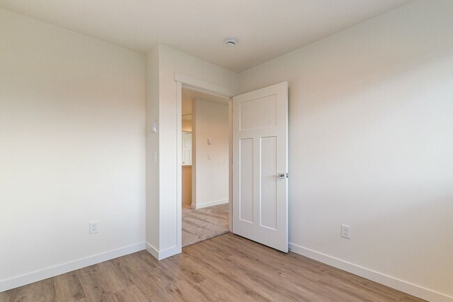 Building Photo - Halleck Townhomes Triplex