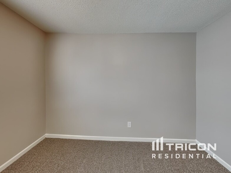 Building Photo - 937 Anchor Way NE