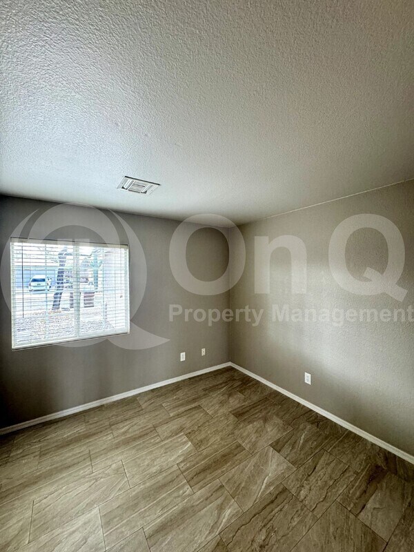 Building Photo - 2084 W Cholla Estate Dr