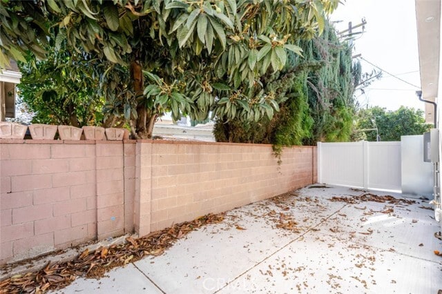 Building Photo - 6852 Ranchito Ave