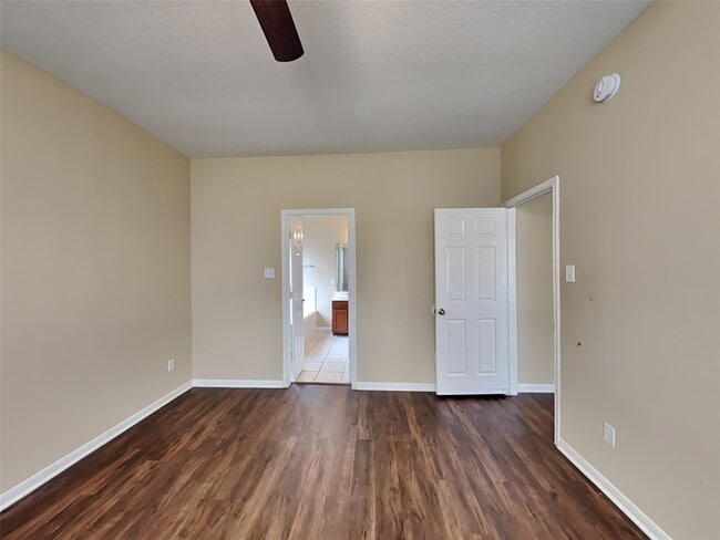 Building Photo - 15742 Flagstone Walk Way